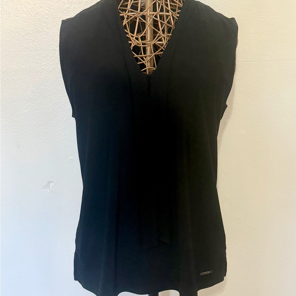 Anne Klein Black Sleeveless V-Neck Blouse